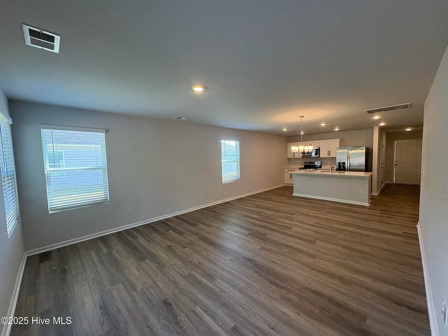 3 bed, 2.0 bath, 1265 sqft, $1,950 — Photo 4
