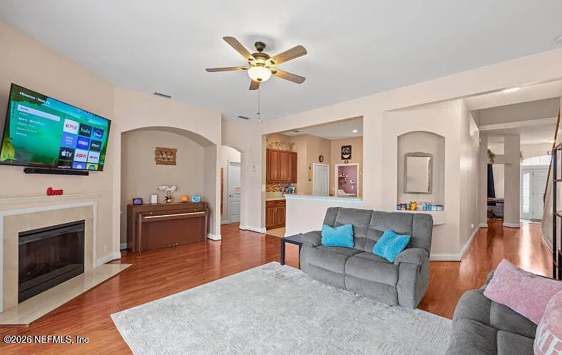 4 bed, 3.0 bath, 2523 sqft, $2,500 — Photo 3