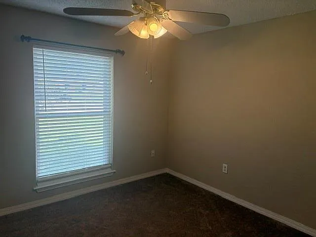 218 Tiffany St — Photo 13