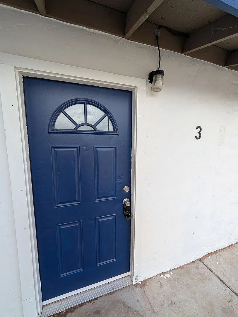 1705 — Photo 3
