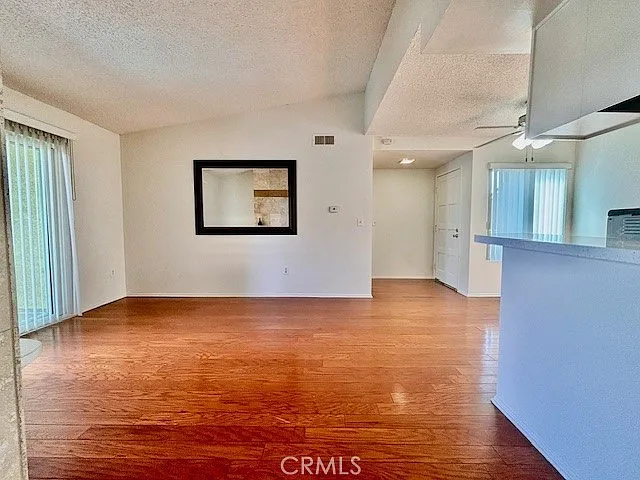 679 W 18th St #B — Photo 34