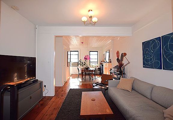 3rd image of 408 De Graw St #3
