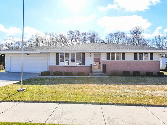 3rd image of 257 Mohawk Road