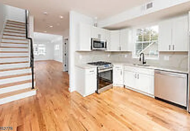 125 Broughton Ave #1 — Photo 1