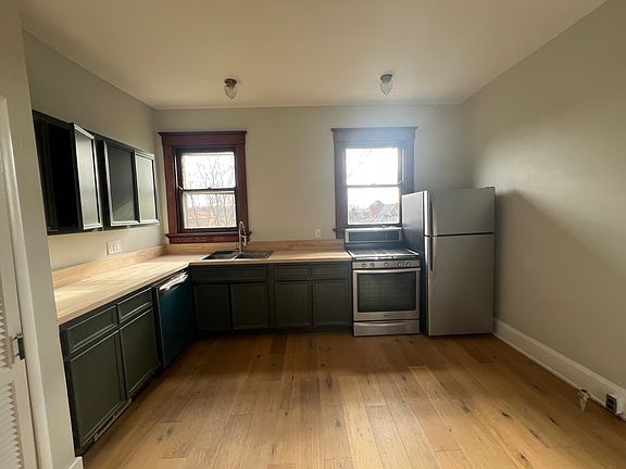 3rd image of 1621 S Argyle Pl #2