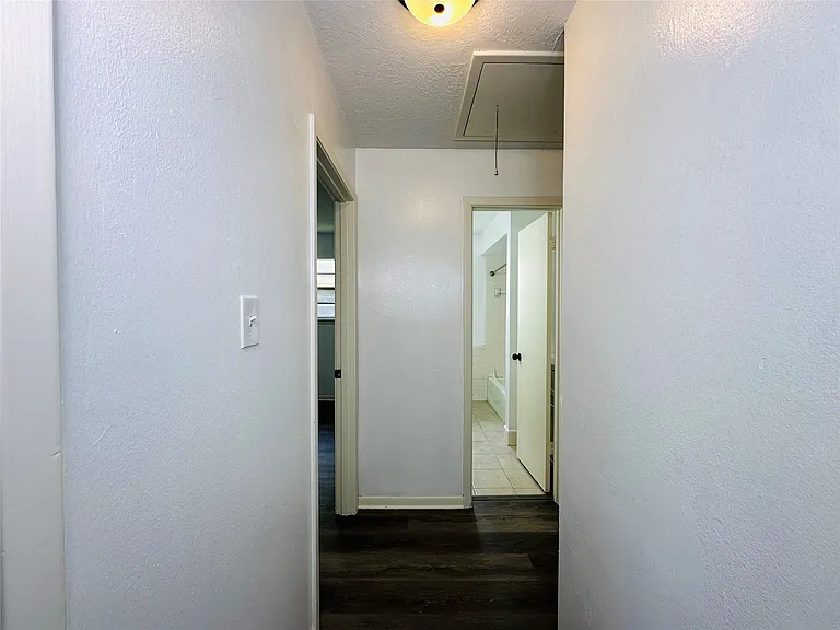 1011 McCall Ave — Photo 9
