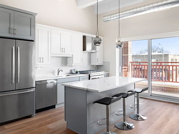 3rd image of 1610 N Normandy Ave #104