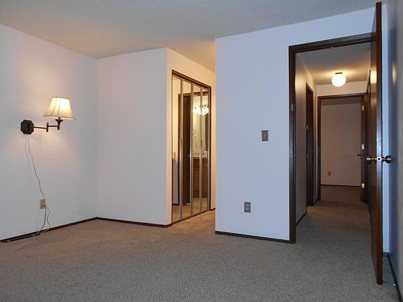 15 x 15 Master w/big walk-in closet