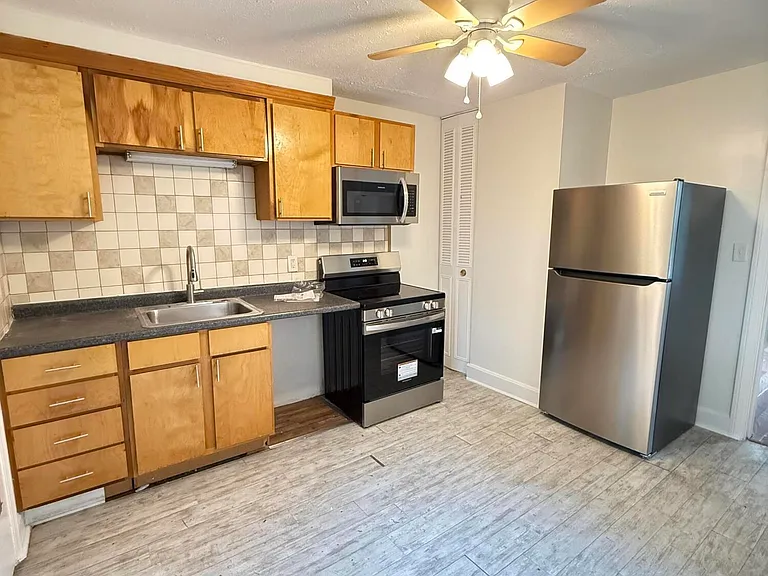 1105 Beecher St — Photo 4