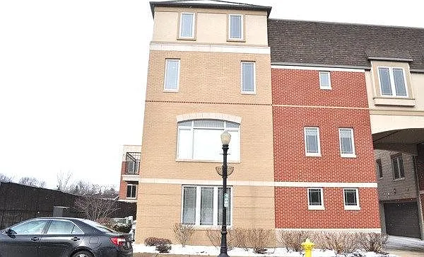 922 Warren Ave #201 — Photo 3
