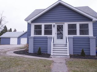 404 Pine St, Essexville, MI