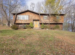 2 Deborah Ln, Valley Cottage, NY 10989