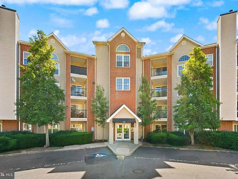3313 Wyndham Cir #3209 — Photo 1