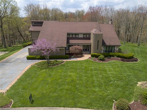 2nd image of 110 Windy Point Dr