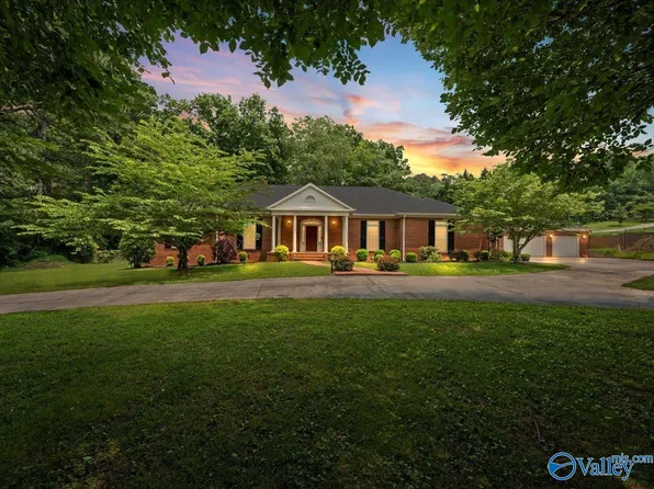 907 Buchanan St, Scottsboro, AL 35768