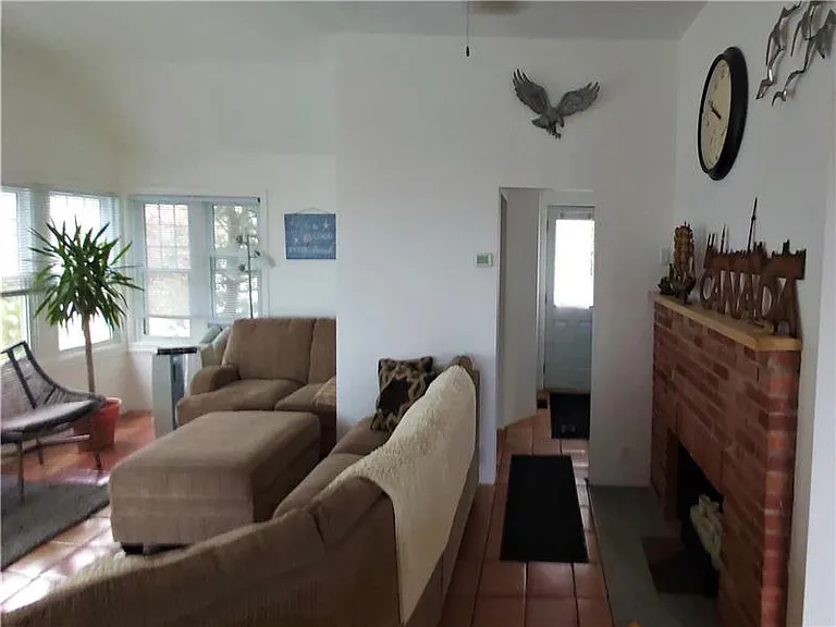 824 Point Pelee Dr — Photo 13