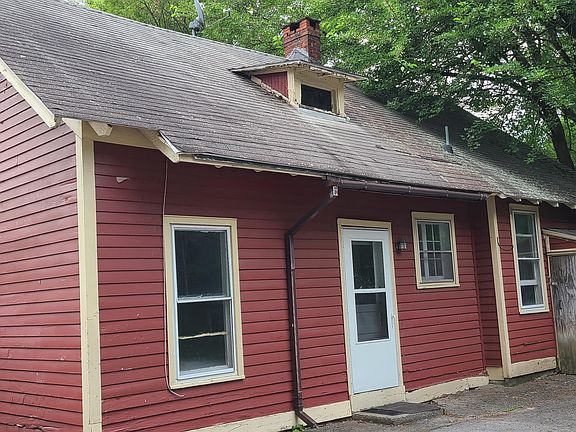 2nd image of 249 1/2 Nelson Ave