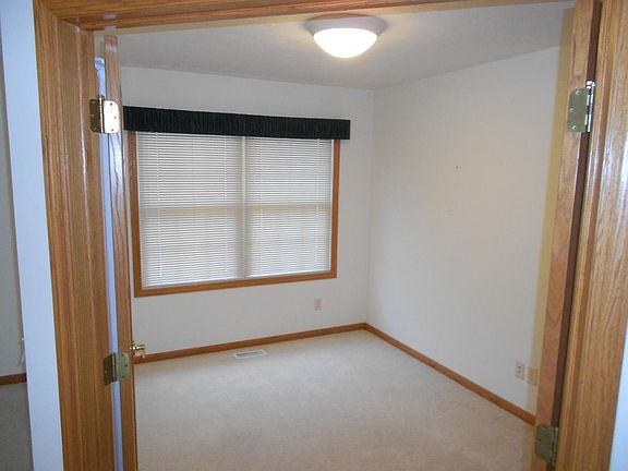 4th image of 15 Trillium Ct