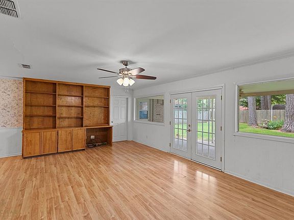 4th image of 9382 Garfield Dr