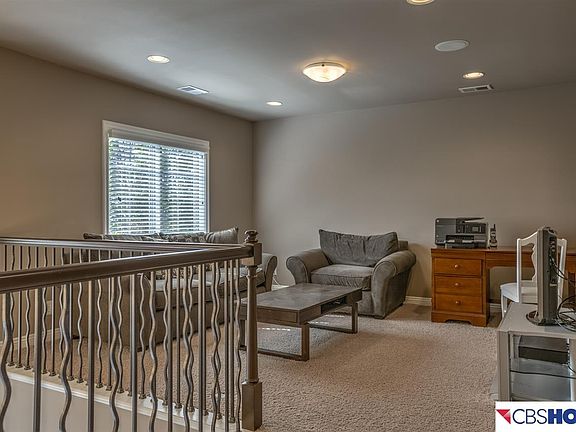 4th image of 3122 N 158th Plaza Cir