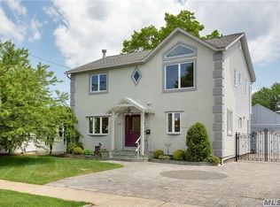 79 Fordham Ave, Hicksville, NY 11801