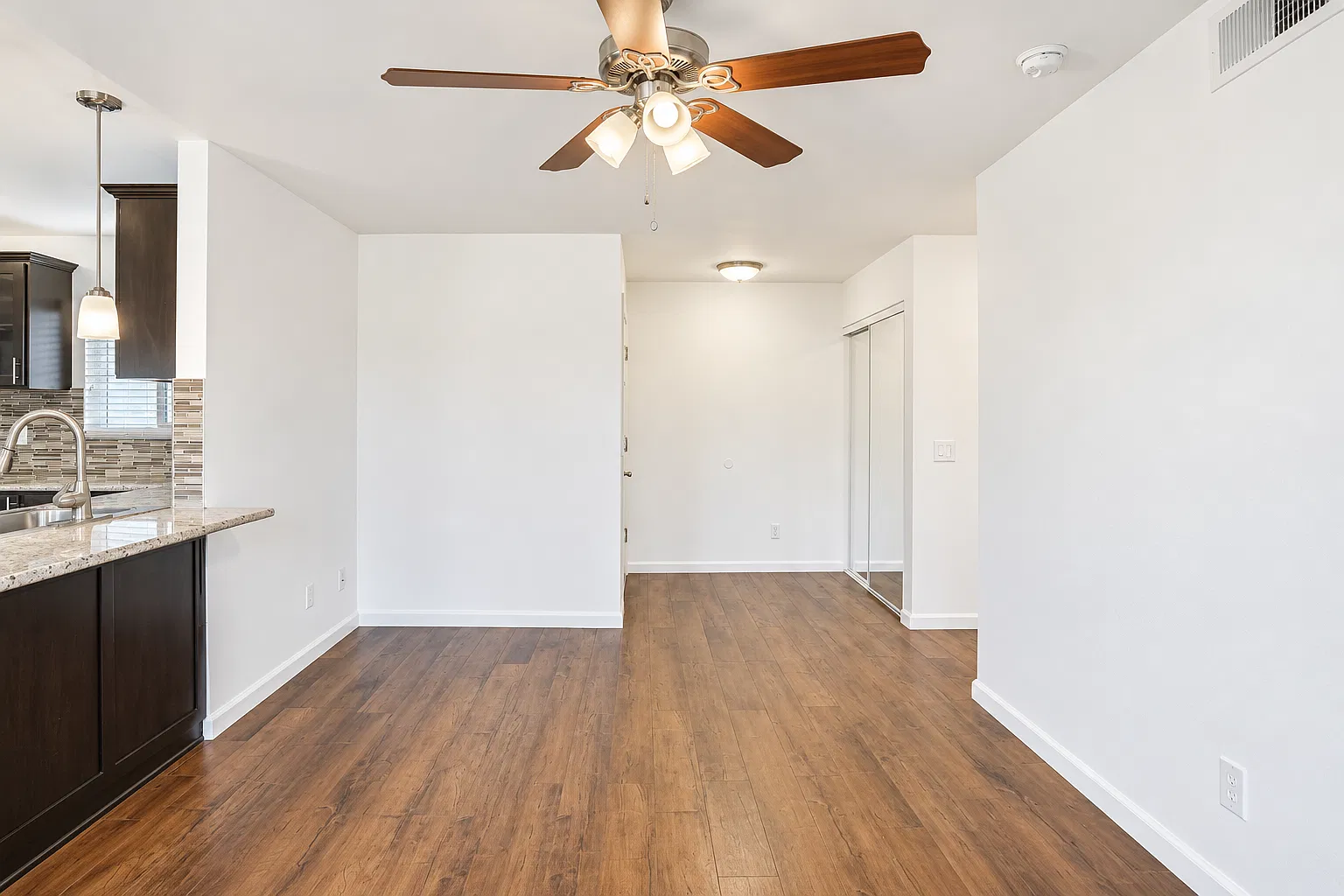 821 N Austin Ave — Photo 4