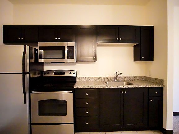 4th image of 103 SW Meade St APT 3