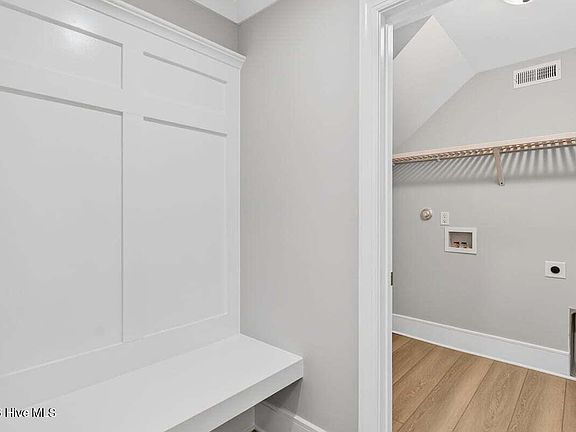 5th image of 3805 Summer Breeze Court NE