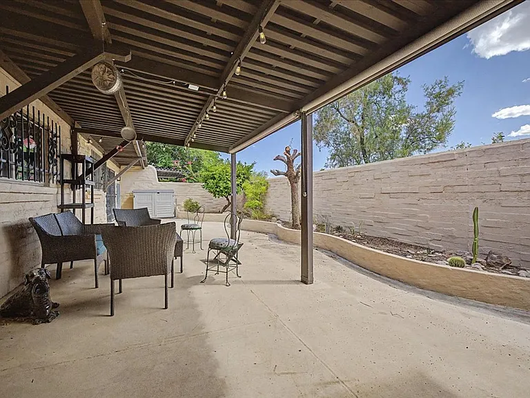 5277 N Tigua Dr — Photo 22