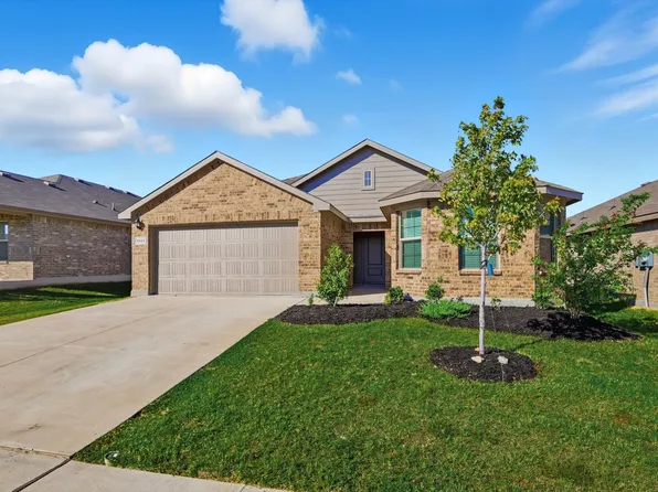 9521 Golden Summit Dr, Fort Worth, TX 76131