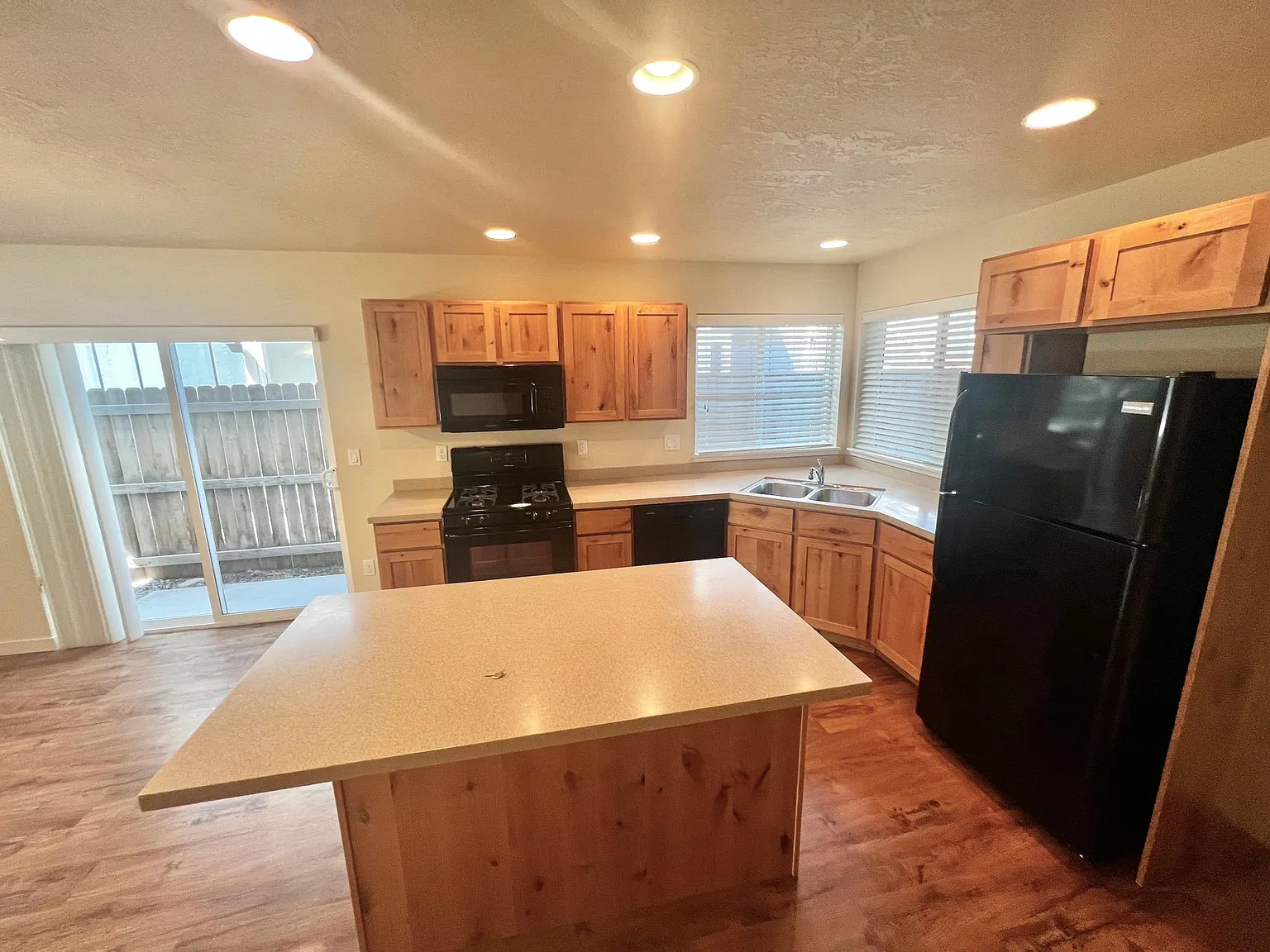 2 bed, 1324 sqft, $2,025 — Photo 3