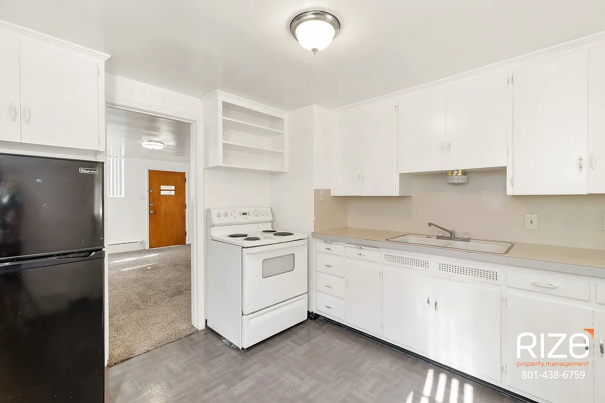 Building Photo - 521 28th St #521