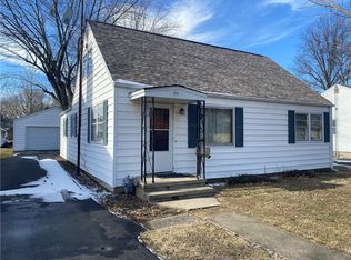 711 Cherry St, Pana, IL