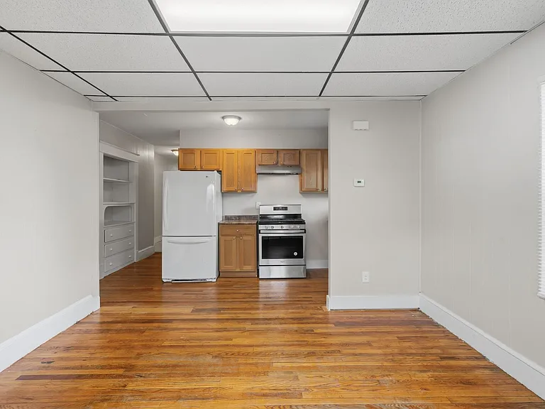 735 Union St — Photo 3