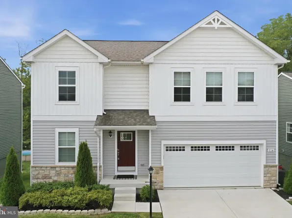 114 Belmont Pl, Falling Waters, WV 25419