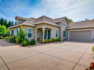 525 Woodacre Dr, Redding, CA 96002