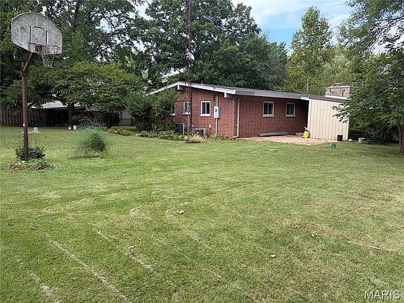2nd image of 634 Crawford Cir