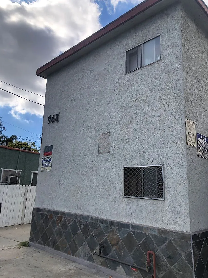 968 N Loma Vista Dr — Photo 1