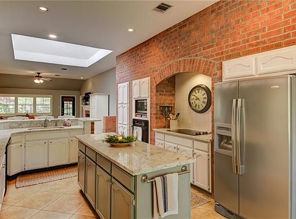 3rd image of 6201 Burk Burnett Ct