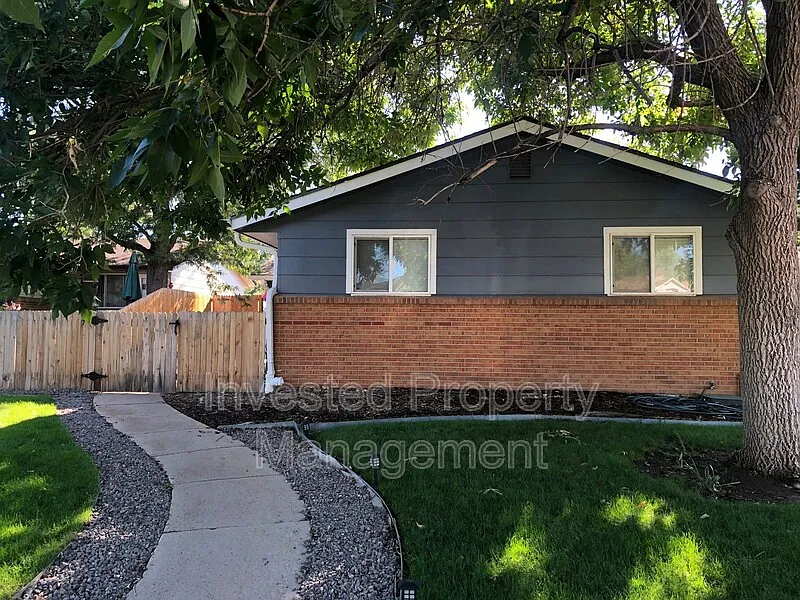 4 bed, 2.0 bath, 1700 sqft, $2,500 — Photo 2