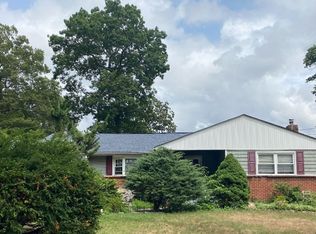 87 Fulton St, Lake Grove, NY 11755