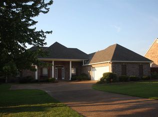 213 Providence Dr, Brandon, MS 39042