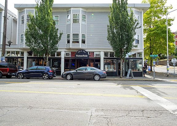 5th image of 1404 Boylston Ave #1428-204