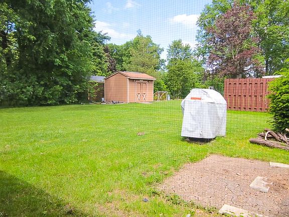 5th image of 28494 Aspen Dr