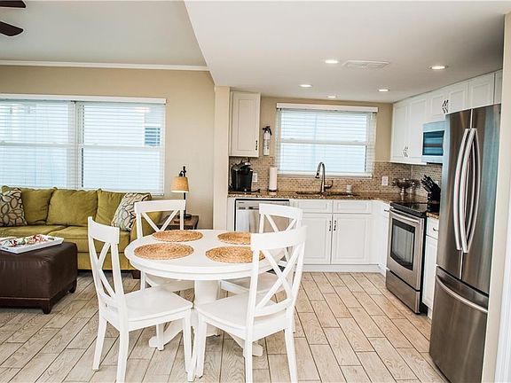 4th image of 19306 Gulf Blvd #3