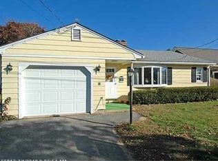 12 Crescent Ln, Wells, ME 04090