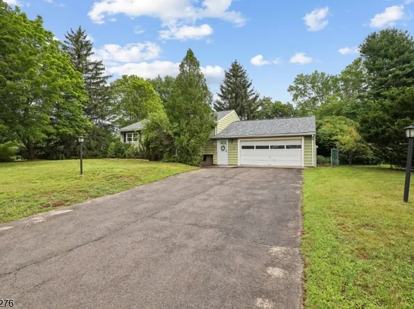 161 Chamberlain Rd, Jefferson Twp., NJ 07438