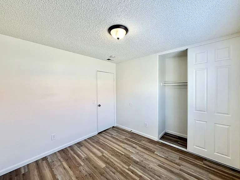 24690 Rugby Ln — Photo 22