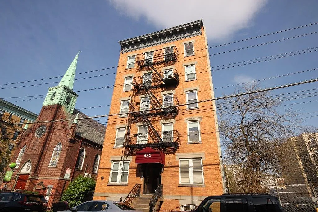1 bed, 670 sqft, $2,500 — Photo 1