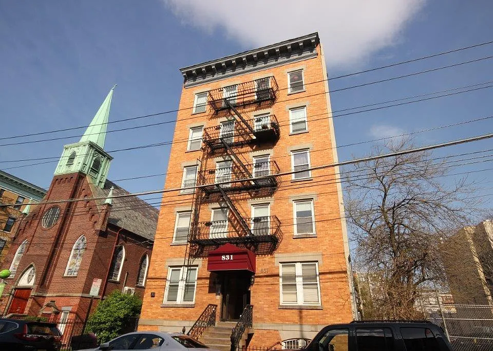 831 Clinton St #17